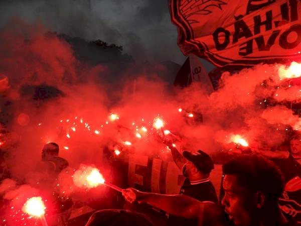 Ou joga por amor ou joga por terror”, diz torcida organizada do Corinthians  sobre time