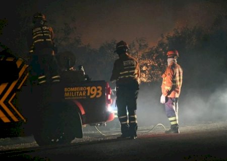 Bombeiros de MS continuam trabalho para conter incêndios em diferentes áreas do Pantanal