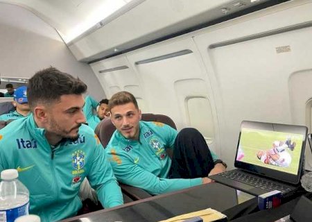 Rafael assiste à vitória do São Paulo em avião da seleção brasileira ao lado de Bento, do Athletico