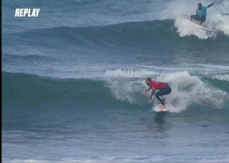 Surfe: Alejo Muniz vai às semifinais em Ericeira e volta à elite da WSL após oito anos