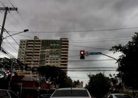 Campo Grande registra chuva e queda de 10°C no clima em terça-feira nublada