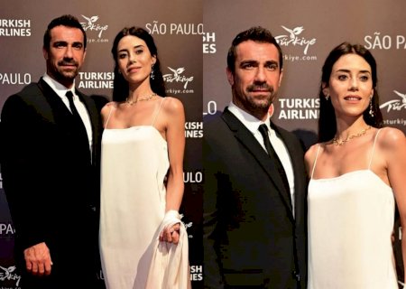 Atores turcos İbrahim Çelikkol e Cansu Dere em noite de gala no Palácio Tangará; famosos brasileiros também compareceram