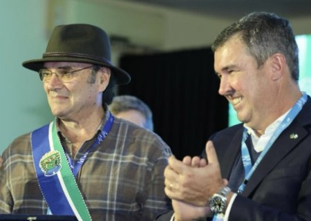 Decreto Especial de Riedel designa Almir Sater Embaixador do Pantanal