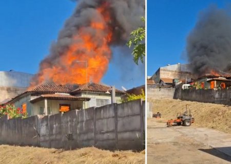 Idosa é resgatada de casa de madeira atingida por fogo em Marília