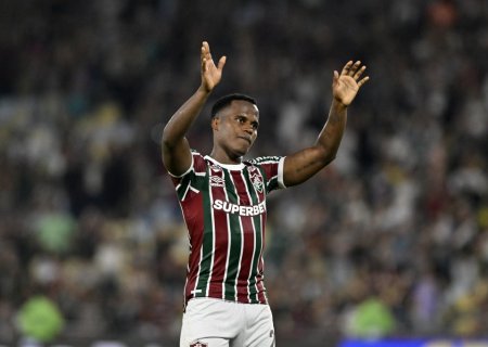 Rumo ao Wolverhampton, Arias se despede do Fluminense sob aplausos no Maracanã