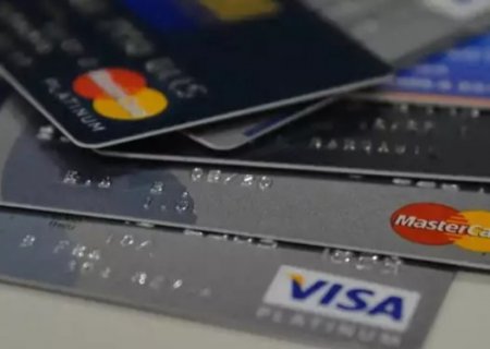 Falta de renda é principal obstáculo para sair do vermelho, apontam leitores