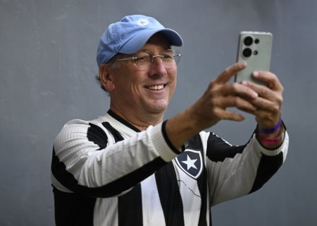 Novos controladores do Lyon tentam tirar Textor do Botafogo, mas movimento é frustrado com carta do clube