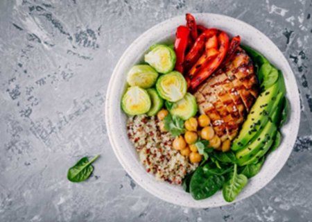 Gastronomia B+: Para celebrar o Dia do Nutricionista um Bowl de Frango grelhado com Quinoa e Legumes