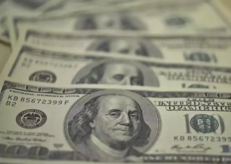 Dólar tem leve queda com exterior em dia de foco no cenário eleitoral