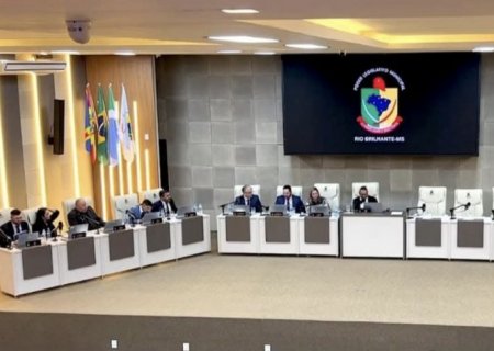 Vereadores dobram salário com diárias para cursos fora do Estado