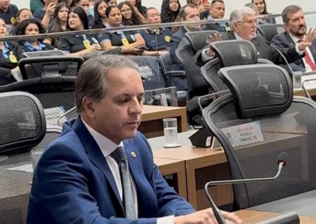 Deputados trocam repúdio e esquentam clima na Assembleia