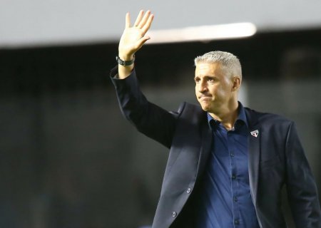 Crespo diz que fica no São Paulo para 2026: "Vamos tentar um ano mais"