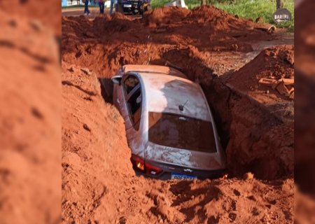 Adolescente que estava em carro que caiu em vala aceitou carona | G1